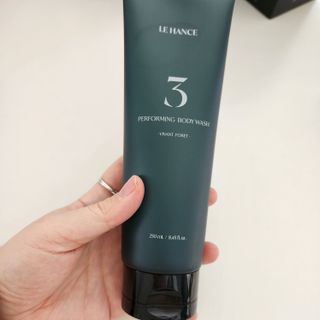 르핸스 퍼포밍 3 바디워시 비반트포렛/베티버포그 — 5점을 준 리뷰어가 2023년 3월 올린 사용 사진