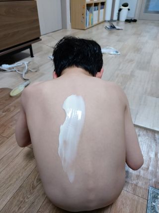 mom e 맘이 내추럴 베이비 케어 샴푸앤바스+로션 — 5점을 준 리뷰어가 2021년 1월 올린 사용 사진