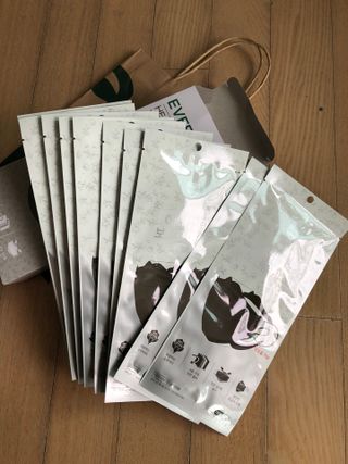 에버그린 순면 끈조절 KF80 마스크 - 화이트/블랙 컬러 대형 - 10매 — 5점을 준 리뷰어가 2021년 6월 올린 사용 사진
