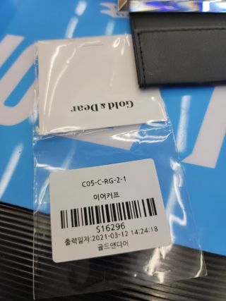 [골드앤디어] 실버925 큐빅 포인트 이어커프_3color — 5점을 준 리뷰어가 2021년 5월 올린 사용 사진