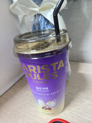 바리스타룰스 돌체 라떼 — 4점을 준 리뷰어가 2023년 4월 올린 사용 사진