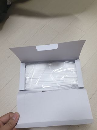 위케어 원데이 덴탈마스크 50매 화이트 대형 국내생산 — 5점을 준 리뷰어가 2021년 2월 올린 사용 사진