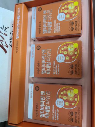 서울약사신협_내몸애발란스멀티비타민앤미네랄파워업_800mg x 90정 — 5점을 준 리뷰어가 2021년 5월 올린 사용 사진