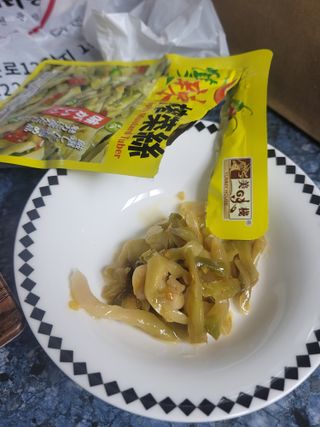 루시델리 야미하우스 홍콩 스파이시 프리미엄 짜사이 무침 500g — 5점을 준 리뷰어가 2024년 6월 올린 사용 사진