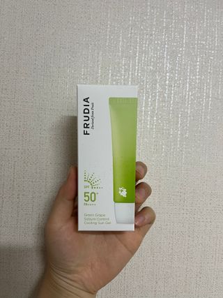 [후르디아] 겉보속촉 피지 컨트롤 청포도 선젤 — 5점을 준 리뷰어가 2023년 4월 올린 사용 사진