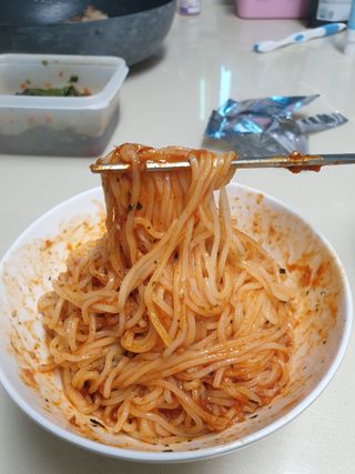 [한면원] 비빔국수 2인분 — 5점을 준 리뷰어가 2022년 8월 올린 사용 사진