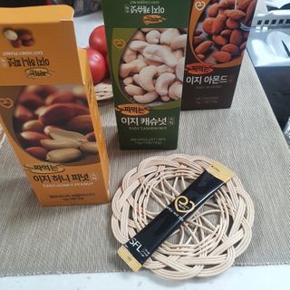 짜먹는 이지견과 짜먹는 이지아몬드, 짜먹는 이지허니피넛, 짜먹는 이지캐슈넛 각 10g X  10포 — 3점을 준 리뷰어가 2021년 2월 올린 사용 사진