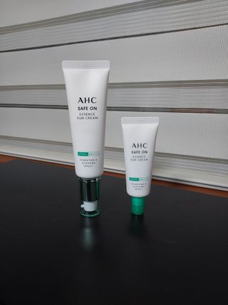 [AHC] 세이프온 에센스 선크림 올리브영 스페셜 증정 기획세트 — 5점을 준 리뷰어가 2022년 6월 올린 사용 사진