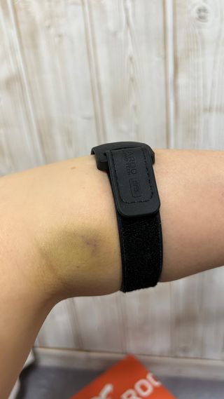 NAROO 스너그그랩 SE1 가볍고 통기성 좋은 엘보 팔꿈치 보호대 — 5점을 준 리뷰어가 2023년 3월 올린 사용 사진