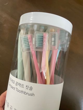 생활공작소 [네이버구매평] 미세모 콤팩트 칫솔 부드러운칫솔 치과칫솔 교정용 24개 — 5점을 준 리뷰어가 2025년 6월 올린 사용 사진