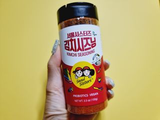 [서울시스터즈] 김치시즈닝 국내 최초 뿌려먹는 김치파우더 100g 1개+ 신제품 김치스낵 90g 2개 — 5점을 준 리뷰어가 2021년 8월 올린 사용 사진