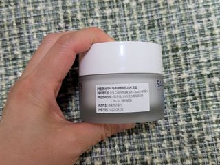 산수시 아쿠아 베네핏 24h 수부지 물광 속건조 수분크림 50ml — 3.5점을 준 리뷰어가 2021년 7월 올린 사용 사진