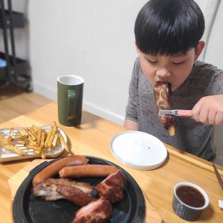 [테이스티나인] [레디잇x부루마불] 부어스트 바베큐 플래터 1000g — 5점을 준 리뷰어가 2022년 4월 올린 사용 사진