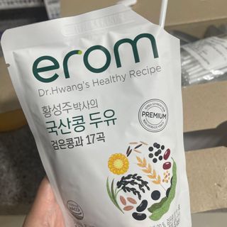 이롬 황성주 박사의 국산콩 두유 검은콩과 17곡 프리미엄 — 5점을 준 리뷰어가 2021년 5월 올린 사용 사진
