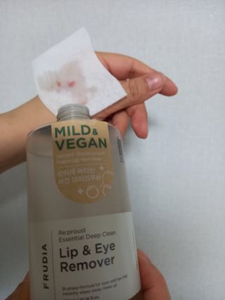 [후르디아] 눈시림없는 올영 립앤아이 리무버 — 5점을 준 리뷰어가 2024년 2월 올린 사용 사진
