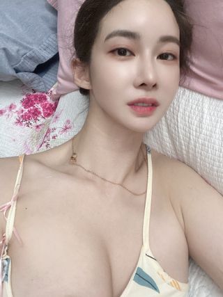 리더스코스메틱 리더스 카밍 바이오틱스 선 에센스 SPF 50+ PA++++ — 5점을 준 리뷰어가 2022년 8월 올린 사용 사진