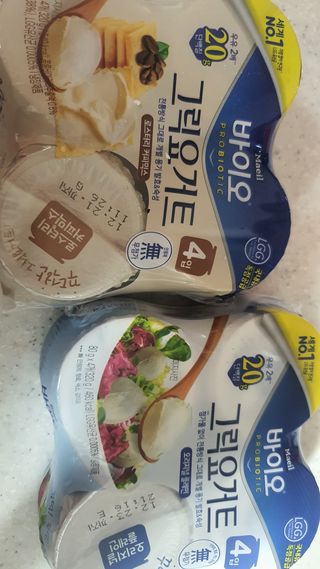 매일바이오 그릭요거트 오리지널 플레인 4개, 로스터리 커피믹스 4개 — 5점을 준 리뷰어가 2021년 12월 올린 사용 사진