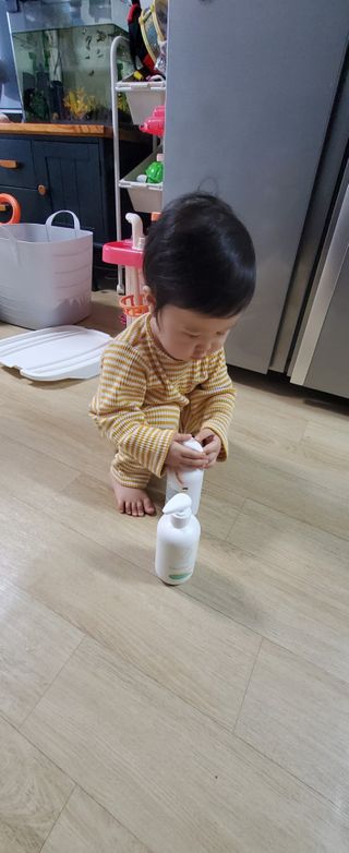 mom e 맘이 내추럴 베이비 케어 샴푸앤바스+로션 — 3점을 준 리뷰어가 2021년 1월 올린 사용 사진