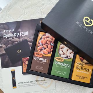 짜먹는 이지견과 짜먹는 이지아몬드, 짜먹는 이지허니피넛, 짜먹는 이지캐슈넛 각 10g X  10포 — 5점을 준 리뷰어가 2021년 3월 올린 사용 사진