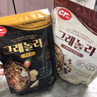 씨알푸드 씨알로 그래놀라 2종 후르츠+크랜베리 아몬드 — 5점을 준 리뷰어가 2022년 7월 올린 사용 사진