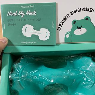 힐니스북 [힐마이넥]   거북목 통증완화를 위한 휴대용 목 안마기 — 5점을 준 리뷰어가 2022년 12월 올린 사용 사진
