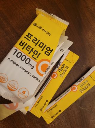 서울약사신협 프리미엄 비타민C 1,000mg_2.5g x 50포 — 5점을 준 리뷰어가 2021년 10월 올린 사용 사진