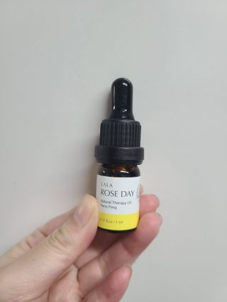 라라로즈데이 시즌2 천연 아로마오일 Y존 케어 속옷향수 이너퍼퓸 5ml  여성의 자존감을 UP시키자 — 5점을 준 리뷰어가 2021년 10월 올린 사용 사진
