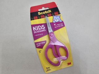 3M 스카치 어린이 양손 가위 블루/핑크색상 + 어린이 양면테이프 — 5점을 준 리뷰어가 2024년 3월 올린 사용 사진
