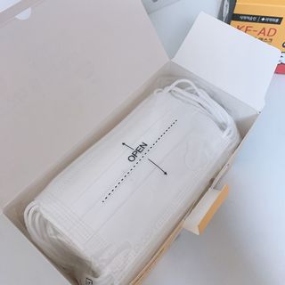 JHWORLD 스누피 마스크 정품 스누피 KF-AD 국내 비말차단 아동용 성인용 일회용 덴탈마스크 50매 — 5점을 준 리뷰어가 2021년 6월 올린 사용 사진
