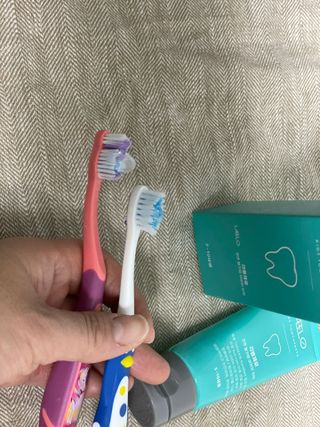 치과에서 쓰는 치약 _ 라벨제로 저불소 꼬마, 키즈, 유아, 베이비, 주니어 안전한 어린이치약 — 5점을 준 리뷰어가 2023년 1월 올린 사용 사진