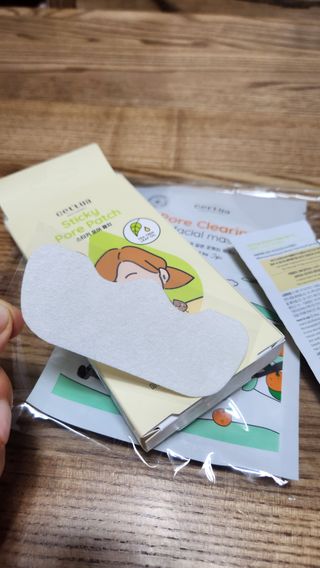 세뚜아(Cettua) 세뚜아 스티키 포어 패치 Cettua Sticky Pore Patch — 5점을 준 리뷰어가 2023년 7월 올린 사용 사진