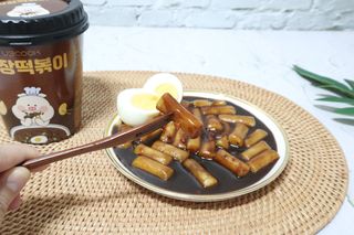유비쿡 컵떡볶이 매운컵떡볶이2개/ 짜장컵떡볶이 2개  총 4개세트 — 5점을 준 리뷰어가 2021년 7월 올린 사용 사진