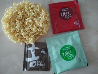 [풀무원] 자연은맛있다 정면, 백면, 홍면  세트 — 5점을 준 리뷰어가 2021년 4월 올린 사용 사진