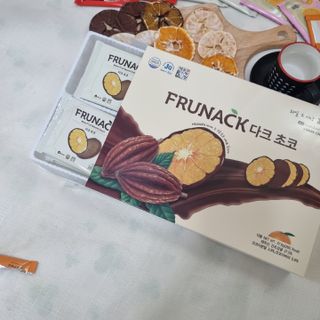 프루낵 제주감귤 초코12봉입 4종(화이트초코,다크초코,요구르트초코,콜라초코)  57.6g(4.8g*12봉입) — 5점을 준 리뷰어가 2022년 10월 올린 사용 사진