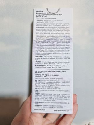 [스킨1004] 마다가스카르 센텔라 히알루-시카 워터핏 선세럼 50ml — 5점을 준 리뷰어가 2024년 5월 올린 사용 사진