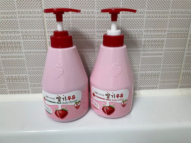 [과일나라] 피부가 마시는 딸기우유 바디클렌저&바디로션 리뷰 사진