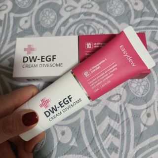 이지듀 DW-EGF 크림 다이브좀_콜라겐이 쏙쏙, 탄력피부로 다이빙 — 5점을 준 리뷰어가 2021년 2월 올린 사용 사진
