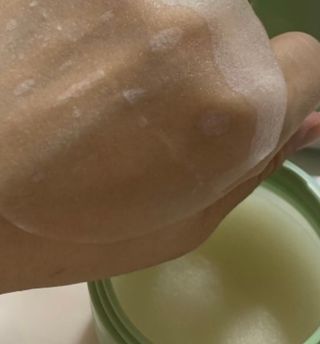 캄프 미스티 포레스트 퍼퓸드 핸드 크림, 향수 핸드 크림 ｜ 캄프 풋귤 플루이드 카밍패드 — 5점을 준 리뷰어가 2024년 6월 올린 사용 사진