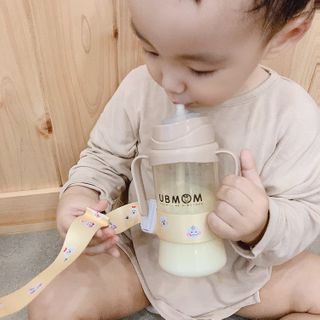 유비맘 젖병 빨대컵 다용도 홀더 1+1 _ 컬러 랜덤 발송 — 5점을 준 리뷰어가 2020년 12월 올린 사용 사진