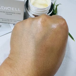 소담스퀘어 상암 라디셀 인텐시브 큐어 크림 50ml — 5점을 준 리뷰어가 2022년 11월 올린 사용 사진