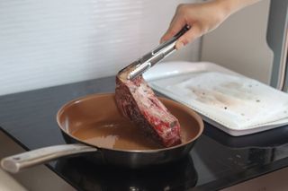 어나더미트 드라이에이징 본인립아이 스테이크 — 4.5점을 준 리뷰어가 2021년 6월 올린 사용 사진