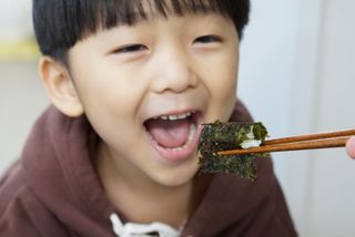 [해림맛김] 들기름에 구운 바삭바삭 김 4종 세트 + 1종 랜덤발송 총5개입 — 5점을 준 리뷰어가 2021년 2월 올린 사용 사진