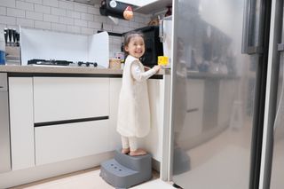 아르브 / 퍼지 2단 유아 아기 욕실 발판 발 디딤대 — 5점을 준 리뷰어가 2022년 12월 올린 사용 사진