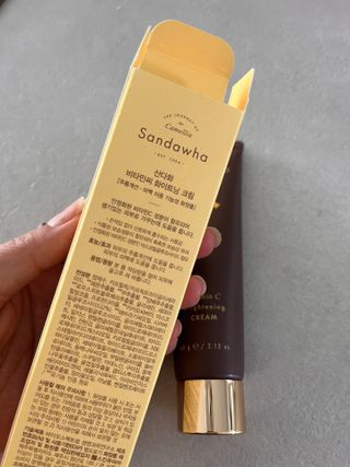 산다화 비타민C 화이트닝 크림 — 5점을 준 리뷰어가 2023년 5월 올린 사용 사진