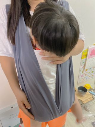 베베누보 다이얼핏 밀착 아기띠 더 이지슬링 Lv3 — 5점을 준 리뷰어가 2021년 6월 올린 사용 사진
