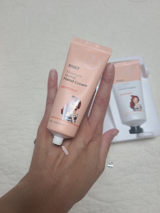 파시 FASCY 高保湿ハンドクリーム40ml+80ml セット — 5점을 준 리뷰어가 2021년 8월 올린 사용 사진