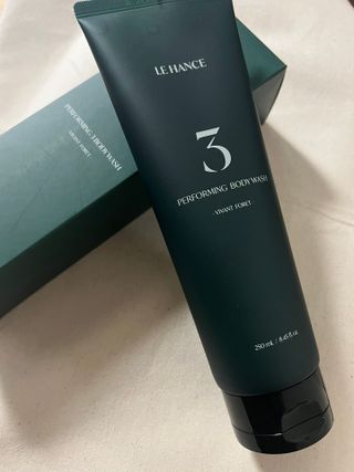 르핸스 퍼포밍 3 바디워시 비반트포렛/베티버포그 — 5점을 준 리뷰어가 2022년 12월 올린 사용 사진