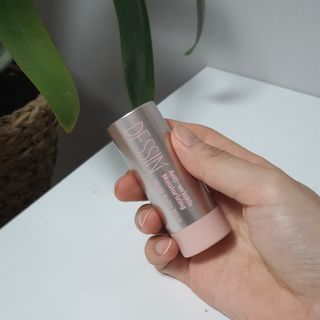 바르는뷰티 데생멀티밤 식물유래성분 97 저분자콜라겐 피부수분 미백 주름개선 멀티밤스틱 — 5점을 준 리뷰어가 2021년 11월 올린 사용 사진