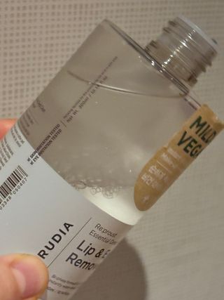 [후르디아] 눈시림없는 올영 립앤아이 리무버 — 5점을 준 리뷰어가 2024년 1월 올린 사용 사진