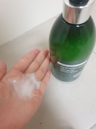 주식회사 에이징 하이드로컴플렉스 미네랄 샴푸 — 5점을 준 리뷰어가 2022년 12월 올린 사용 사진